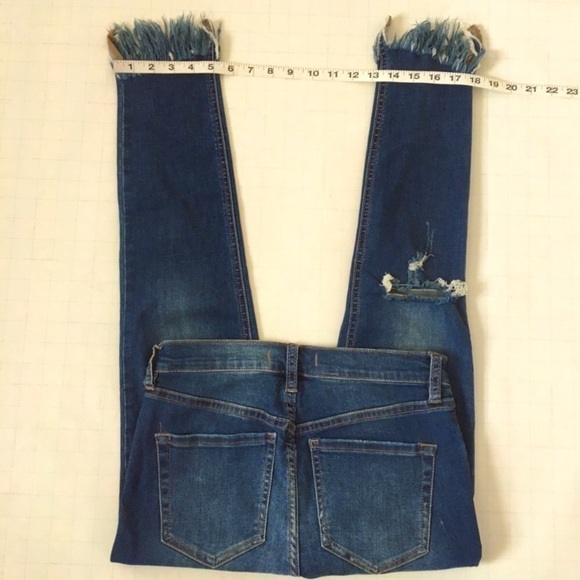 Free People Mid Rise Raw Frayed Fringe Hem Dark Wash Fringe Ankle Skinny Jeans - Picture 13 of 16